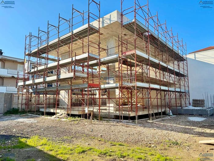 Casa con 5 locali in vendita in Via Sandro Pertini, Parete