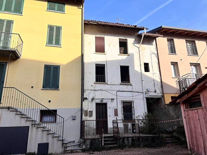 Casa in vendita in Via Giuseppe Pirovano, Centro, Barzanò