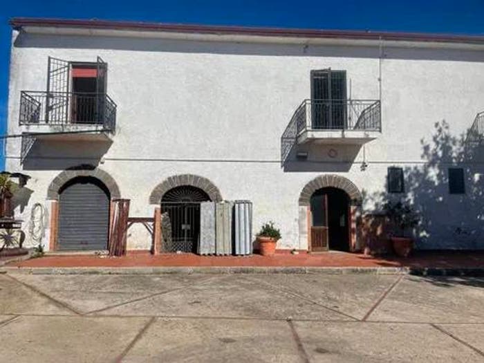 Casa con 6 locali in vendita in Via Croce, Carinola
