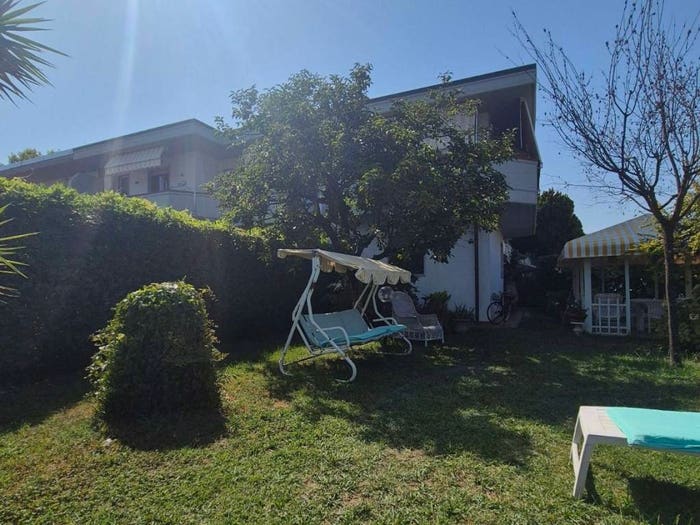 Appartamento trilocale in vendita in Marina di Massa Centro, Massa