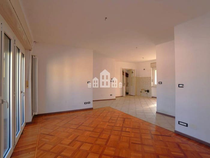 Appartamento con 6 locali in vendita in via martiri della libertà, Centro, Valperga