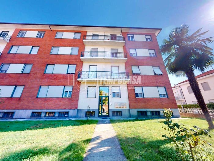 Appartamento trilocale in vendita in Via Montello, Centro, Bra