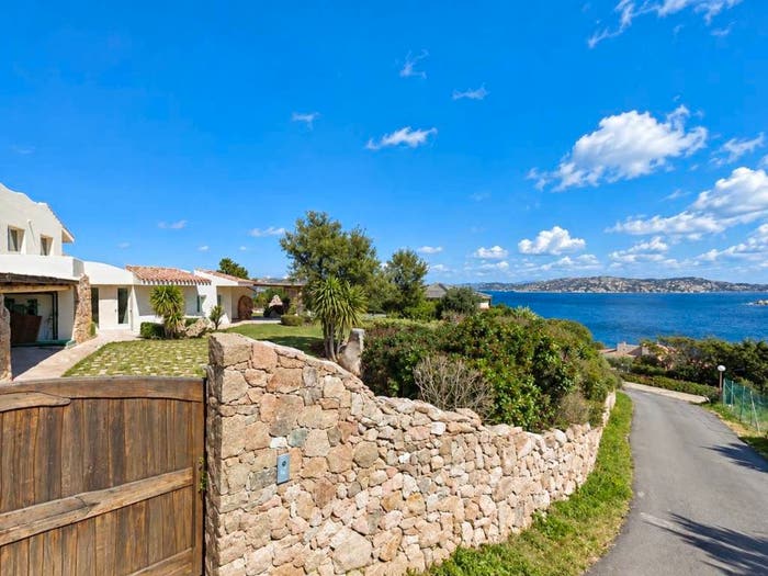 Casa con 6 locali in vendita in Via Baia di Nelson, Punta Sardegna, Palau
