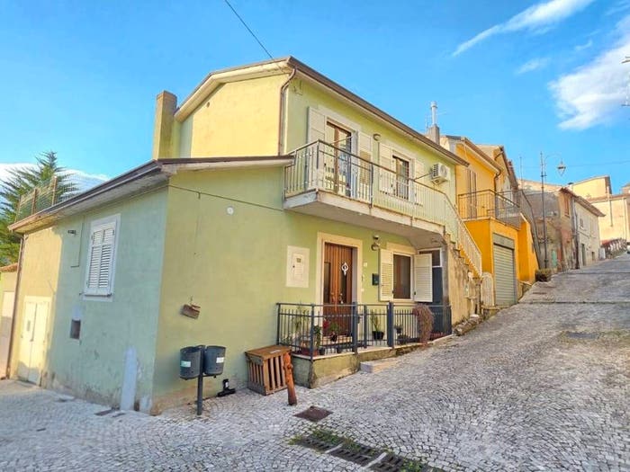 Casa trilocale in vendita in via giacomo matteotti, Tufo