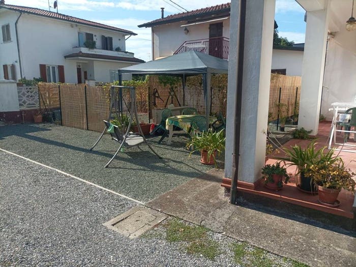 Appartamento quadrilocale in affitto in Marina di Massa Centro, Massa