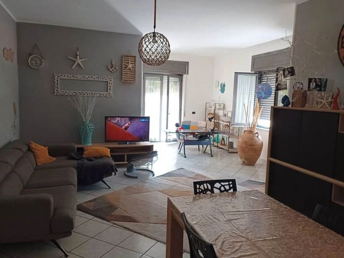 Appartamento con 6 locali in vendita in Viale Delle Mimose, Matinella, Albanella