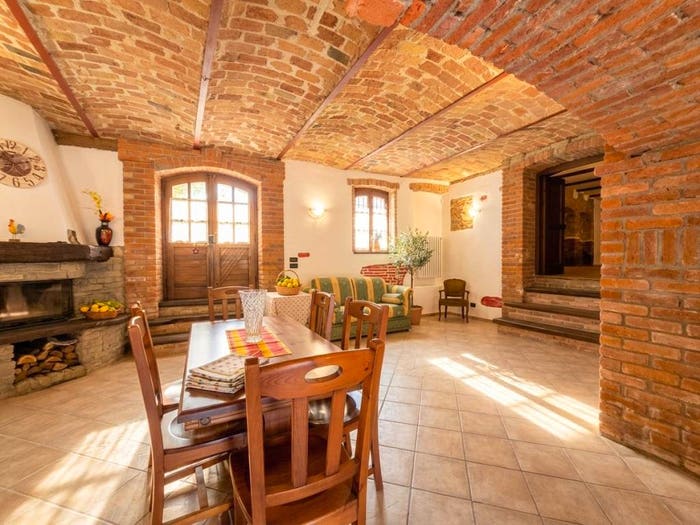 Casa con 6 locali in vendita in Cisterna d'Asti