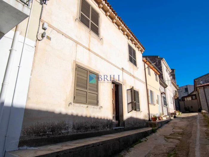 Casa con 6 locali in vendita in Via Umberto I n, Luras