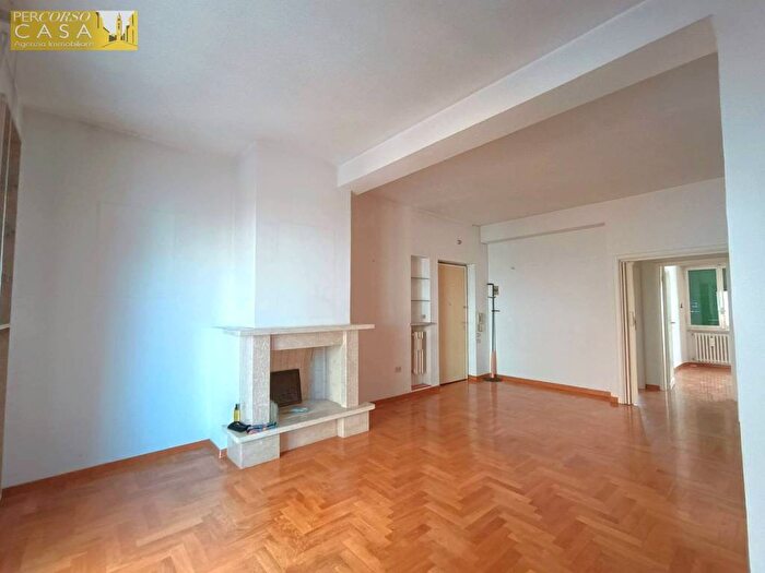 Appartamento quadrilocale in vendita in VIA VINCIGUERRA, Centro, Teramo