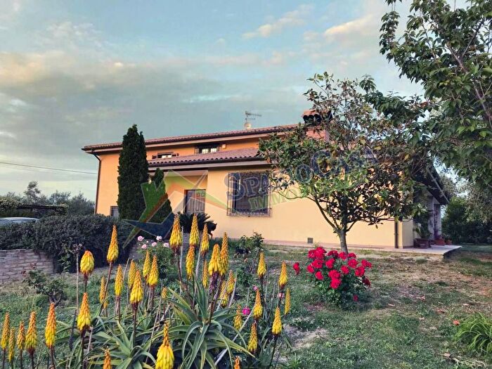 Casa con 6 locali in vendita in Contrada Colle Imperatore, Mosciano Sant'Angelo