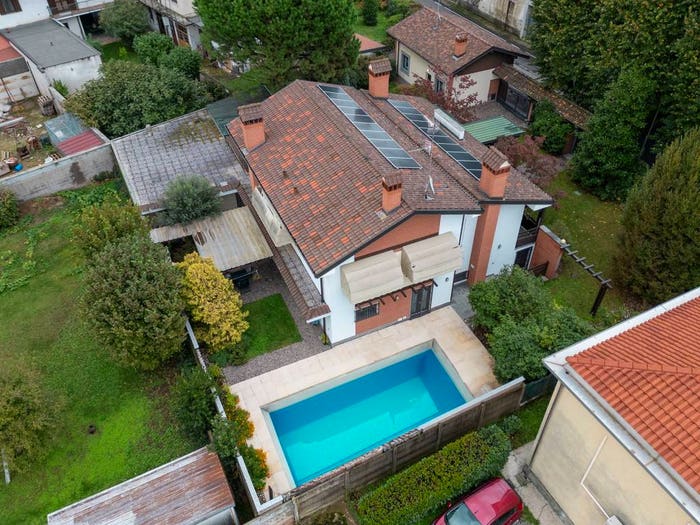 Casa con 6 locali in vendita in Via Castellanza, Rescaldina