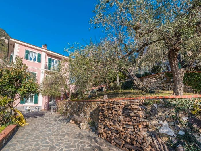 Appartamento con 6 locali in vendita in Strada per Verzi, Finale Ligure