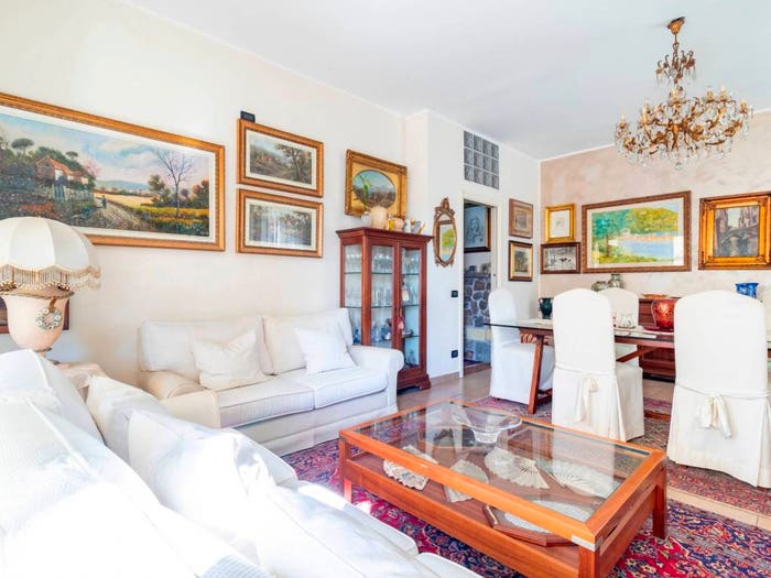 Appartamento quadrilocale in vendita in Via Ettore Brambilla, Centro, Cantù