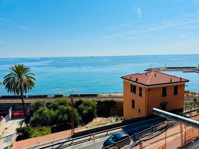 Appartamento trilocale in vendita in Via Charles Garnier, Centro Storico Sant'Ampelio, Bordighera