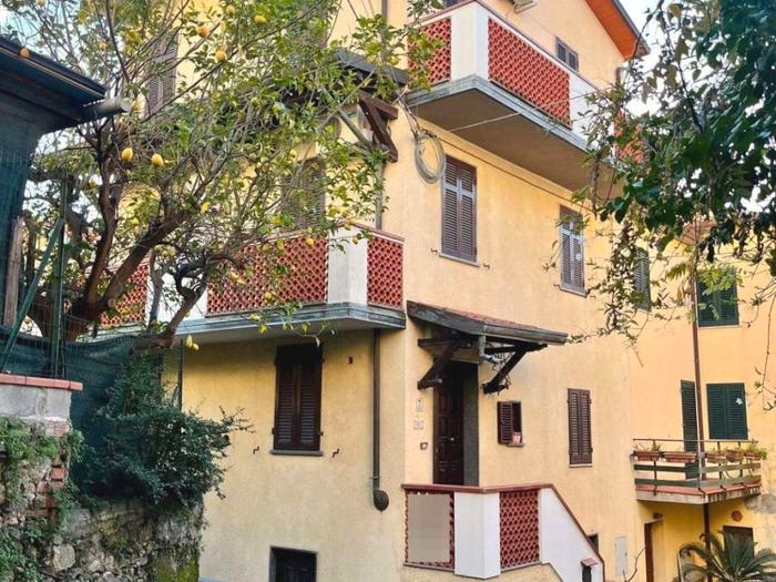 Casa con 5 locali in vendita in Centro, Massa