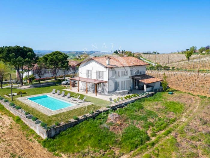 Casa con 6 locali in vendita in Nizza Monferrato