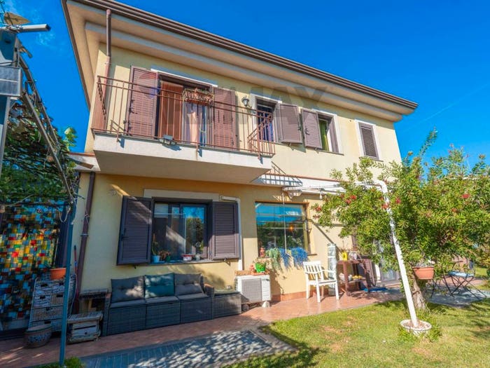 Casa con 6 locali in vendita in via giosuè carducci, Trecastagni
