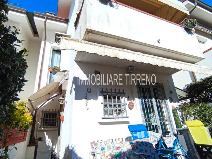 Casa trilocale in vendita in Via Stradella, Ronchi Poveromo, Massa