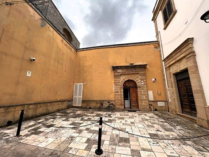 Casa con 6 locali in vendita in Piazza Maria SS del Rosario B, Centro, Guagnano