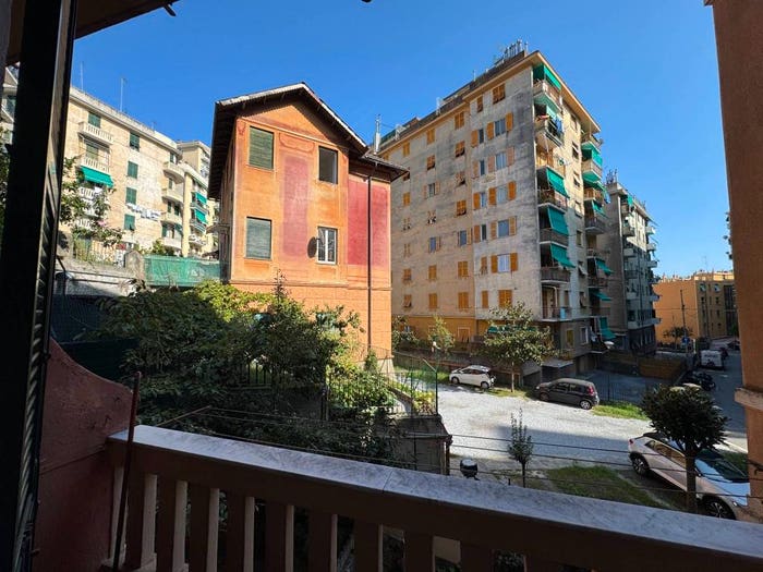 Appartamento trilocale in vendita in Via Camillo Vianson, Pegli, Genova
