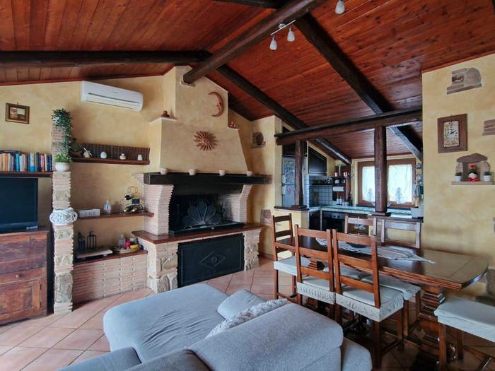 Casa quadrilocale in vendita in Via Poggio Fiorito, Centro, Guardea