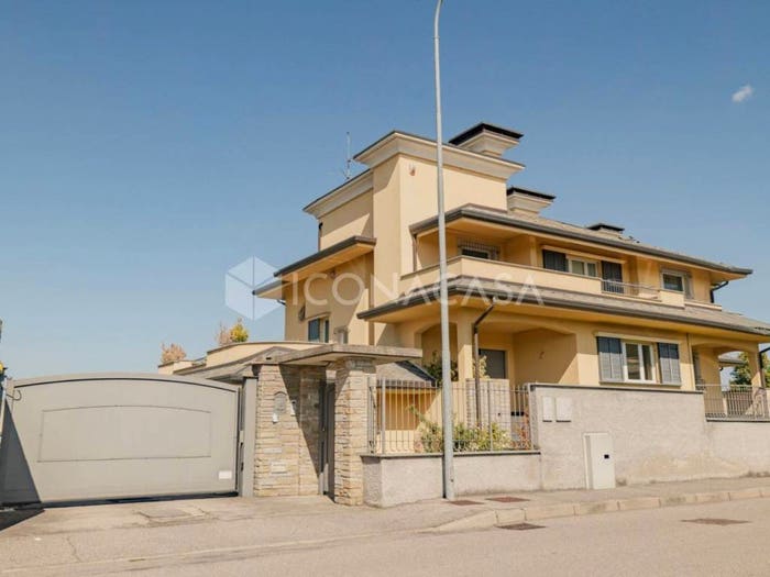 Casa quadrilocale in vendita in Via delle Orchidee, Ravello Villastanza Villapia, Parabiago