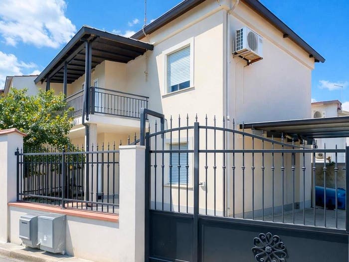 Casa con 6 locali in vendita in Villanovafranca