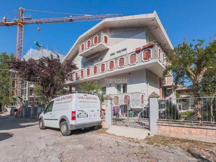 Appartamento con 6 locali in vendita in Viale Montefiore, Parco, Riccione
