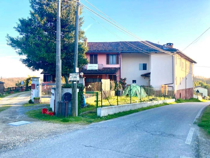 Casa quadrilocale in vendita in Collina San Defendente, Ferrere