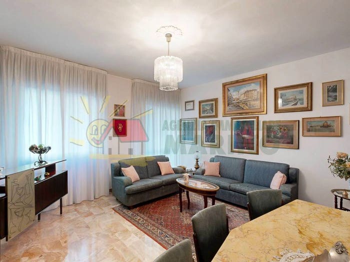 Appartamento quadrilocale in vendita in Via Teodosio, Casoretto, Milano