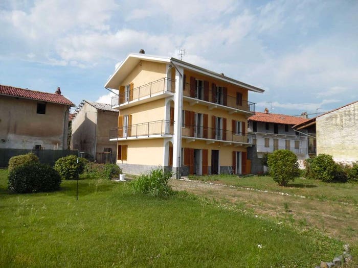 Casa con 6 locali in vendita in via Dora Baltea, Tina, Vestignè