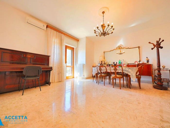 Appartamento con 5 locali in vendita in Via Lago di Nemi, Taranto Salinella, Taranto