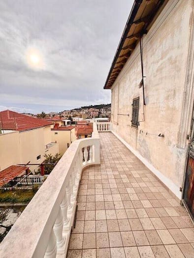 Appartamento con 6 locali in vendita in via XXV Aprile, Oneglia, Imperia