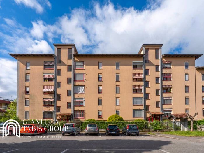 Appartamento con 5 locali in vendita in Via Fratelli Cervi, Semicentro, Chieri