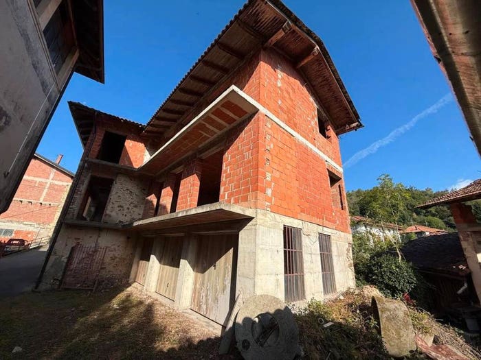 Casa con 6 locali in vendita in Via Delle Scuole, Coggiola