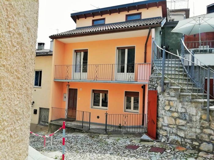 Casa trilocale in vendita in Via Settembre, Pigra