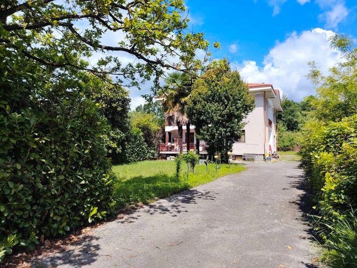 Casa con 6 locali in vendita in Via Statale, Roasio