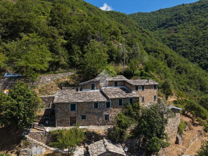 Casa con 6 locali in vendita in LOCALITA' FONTANILI, Centro, Molini di Triora