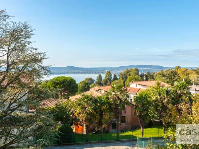 Casa con 6 locali in vendita in via prada, Comerio