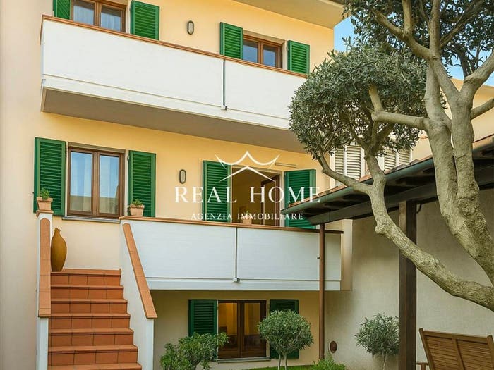 Casa con 6 locali in vendita in Via dell'Ombra, Centro, Poggio a Caiano