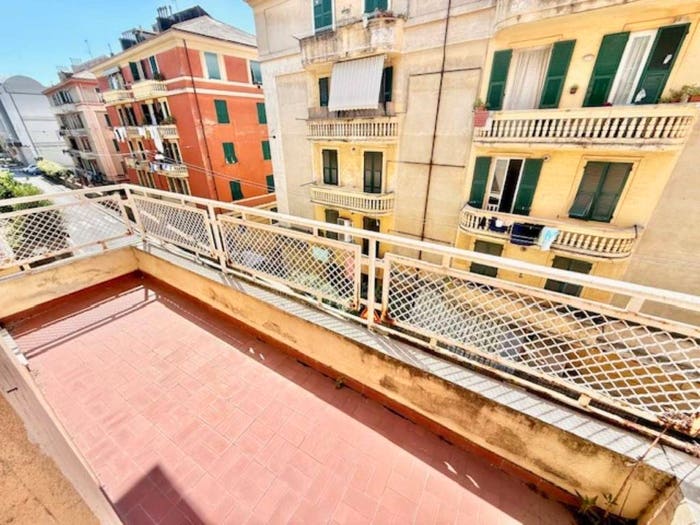 Appartamento trilocale in vendita in via dell'Insurrezione Aprile, Sestri Ponente, Genova