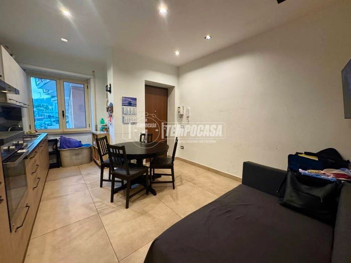 Appartamento trilocale in vendita in Via Diocleziano, Fuorigrotta, Napoli