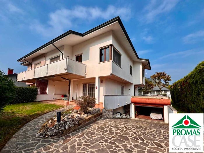 Casa con 6 locali in vendita in Via Trieste, Calvenzano
