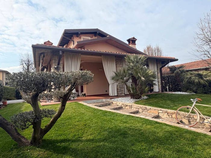 Casa con 6 locali in vendita in Via Cattarello, Chiari