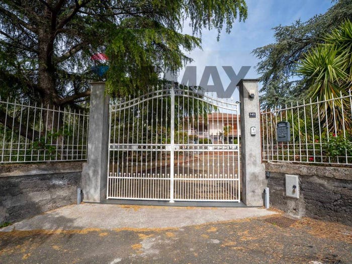 Casa con 6 locali in vendita in Via Dottor Giuffrida, Ragalna