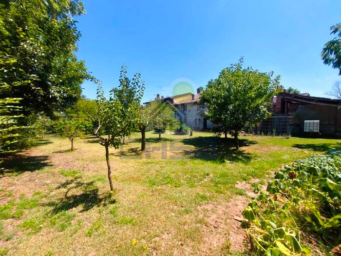 Casa quadrilocale in vendita in Cascina Regona, Centro, San Fiorano