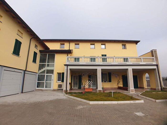 Appartamento quadrilocale in vendita in Via Vittorio Veneto, Centro, Santo Stefano Lodigiano