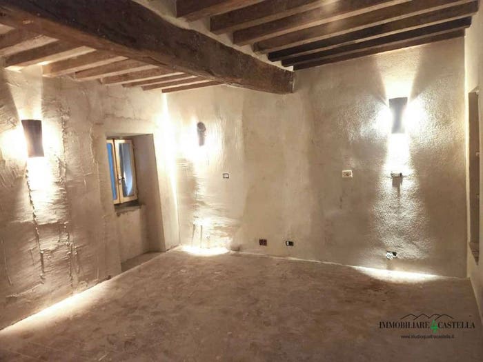 Casa con 5 locali in vendita in Casina