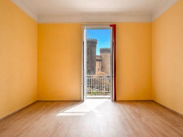 Appartamento con 6 locali in vendita in Via Santa Brigida, Porto Municipio, Napoli
