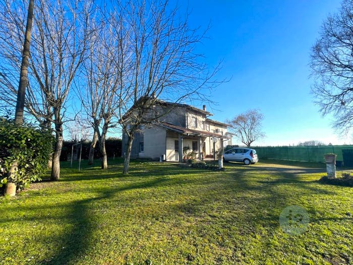 Casa quadrilocale in vendita in Via Massara, Mirandola